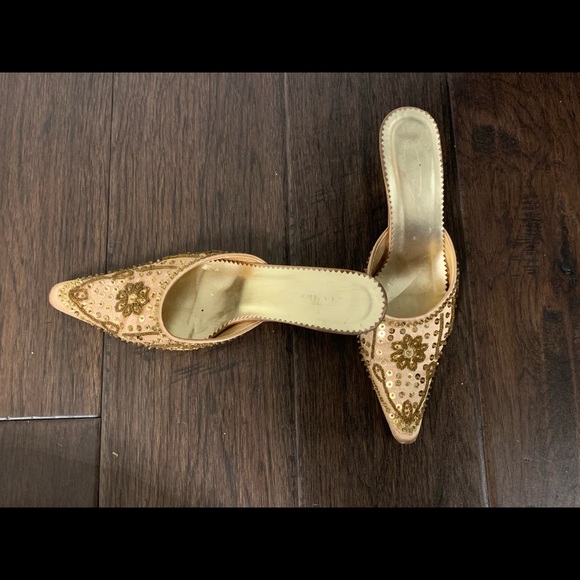 LuvShoes needed heels - Picture 2 of 3